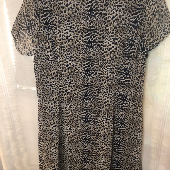 Leopard flowy dress size medium - Picture 4 of 12